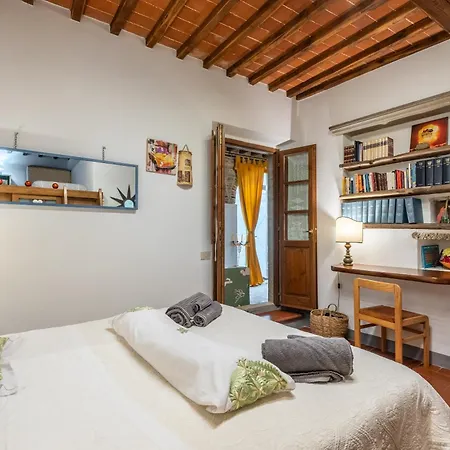 Tuscan Style Apartment, Shared Pool